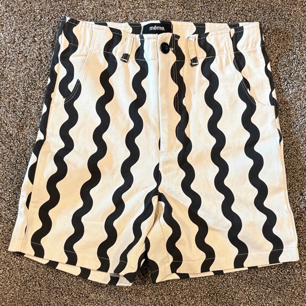 Meme Black and White Wave Pattern Shorts